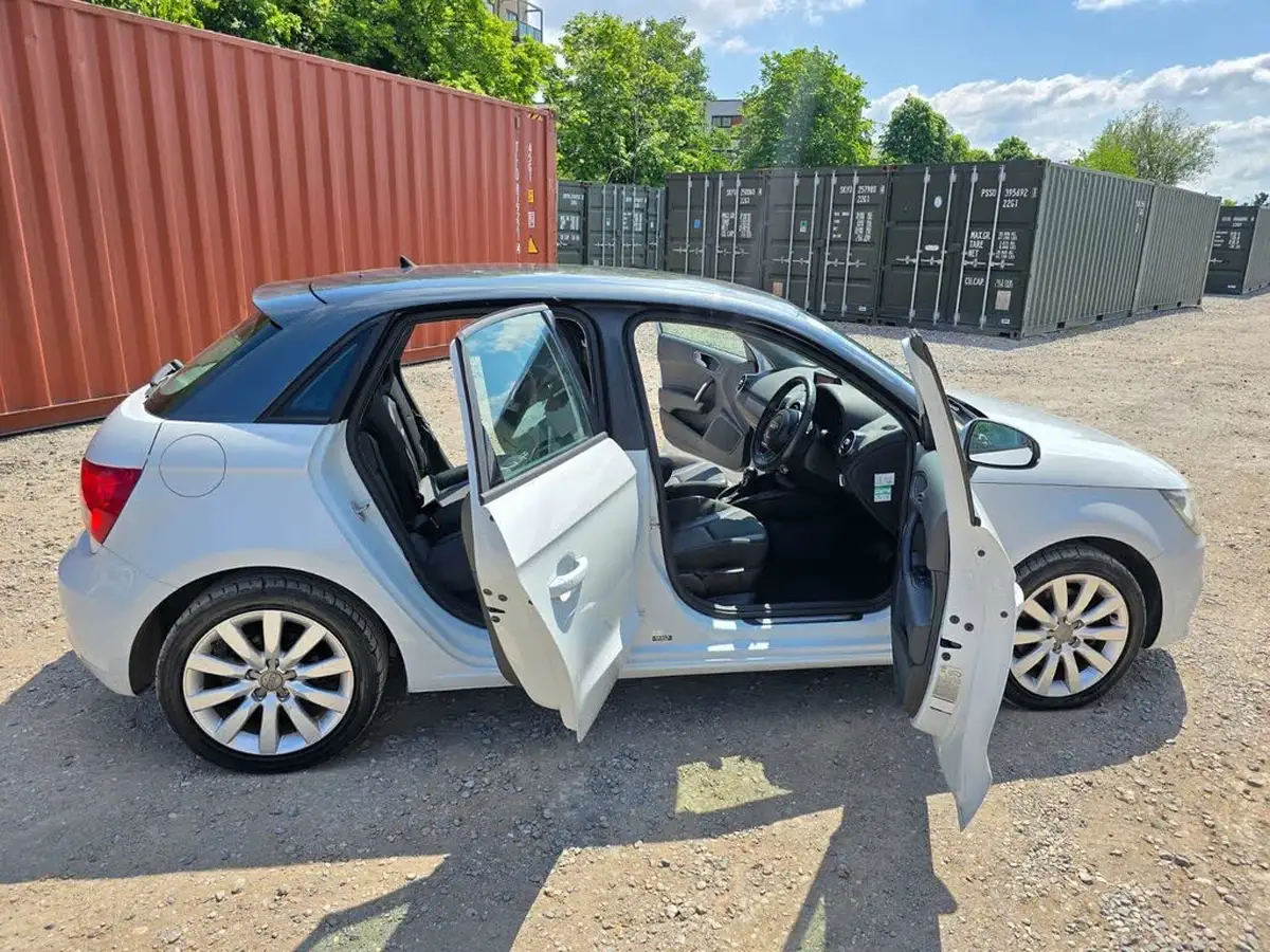 2014-audi-a1-big-17