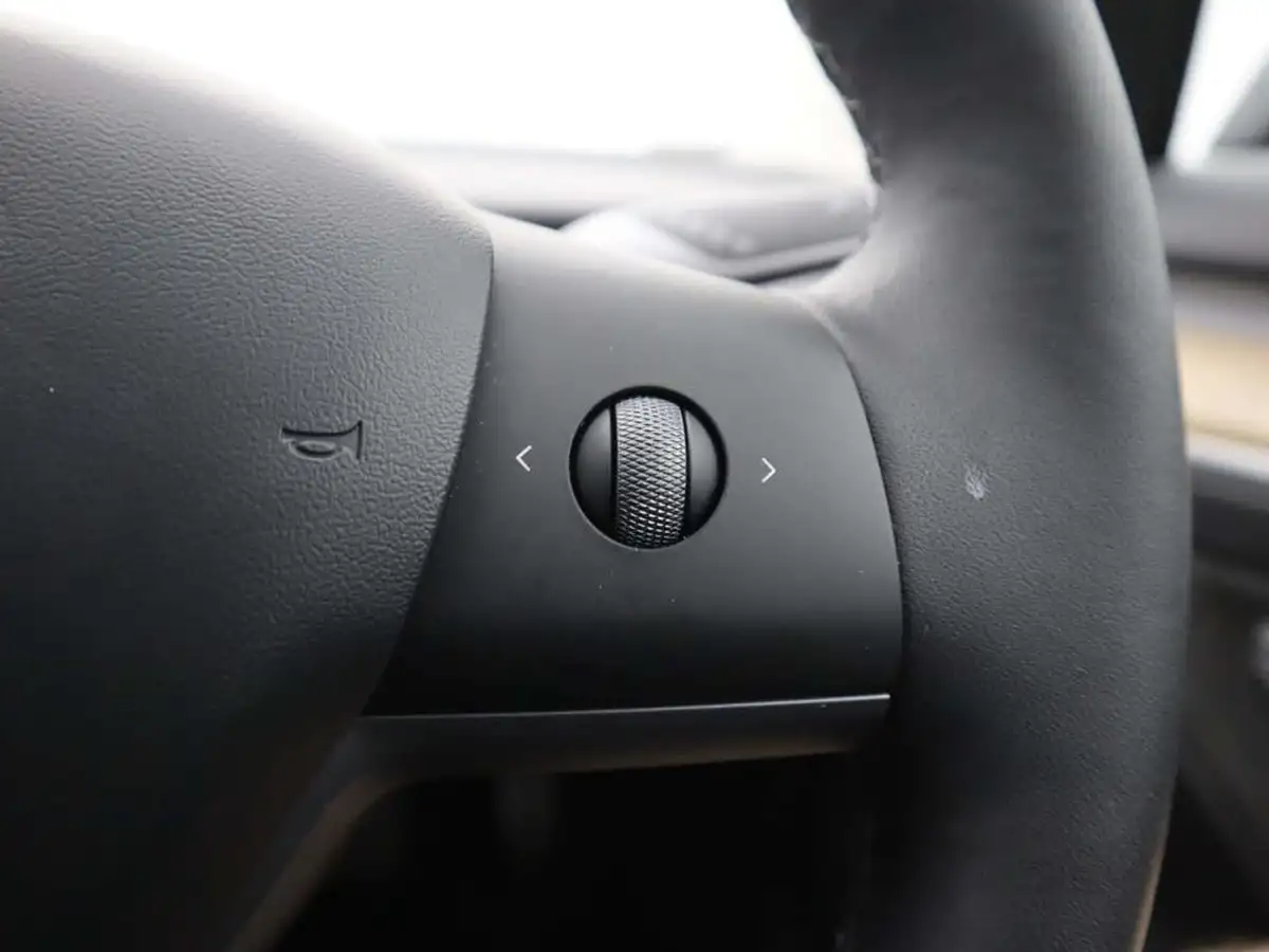 2022-tesla-model-3-e-rwd-big-37