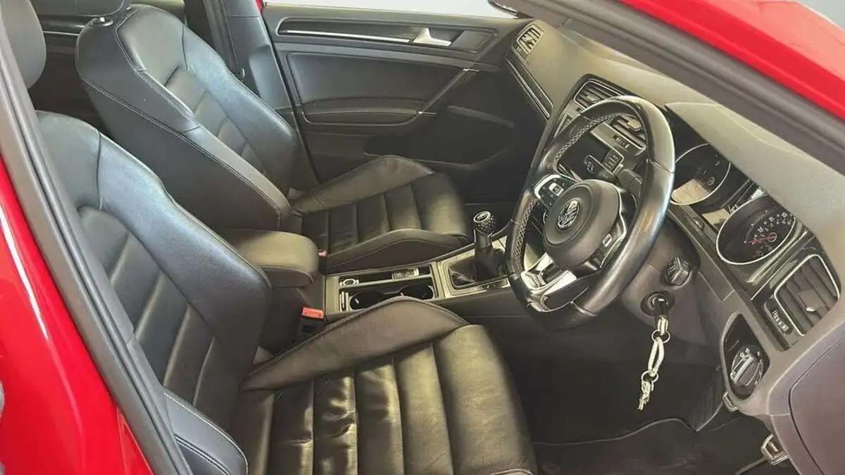 2014-volkswagen-golf-20tdi-gtd-bmt-5d-big-33