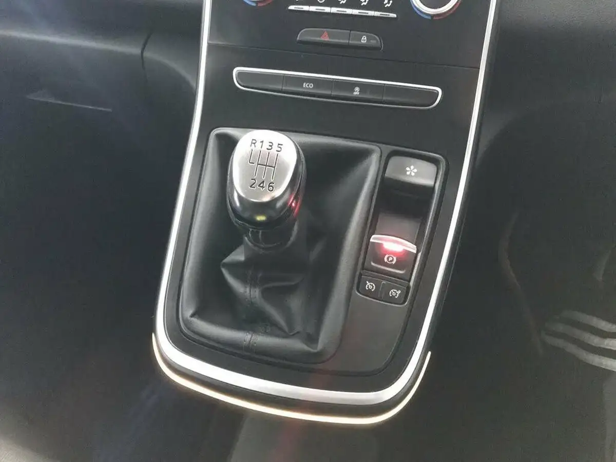 2017-renault-scenic-15dci-dynamique-nav-energy-ss-big-49