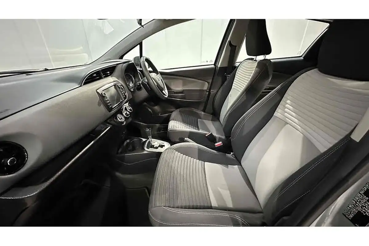 2018-toyota-yaris-15-vvt-i-icon-tech-111bhp-1496cc-cvt-big-15