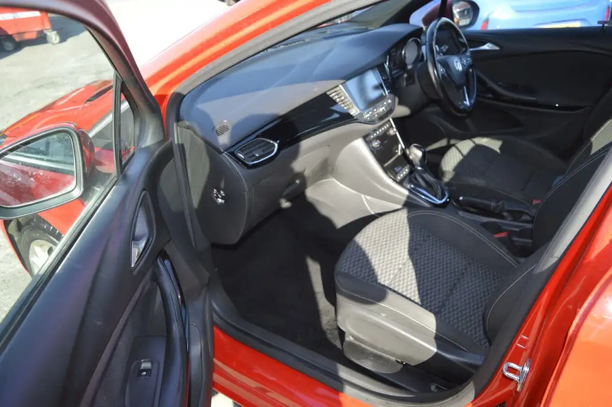 2017-vauxhall-astra-14i-16v-turbo-sri-nav-150ps-ss-sport-tourer-auto-big-10