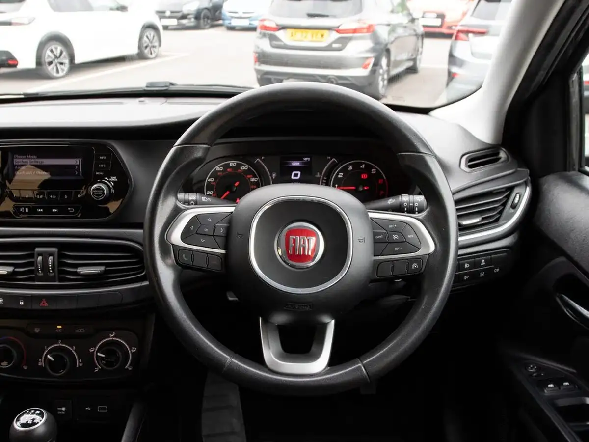2018-fiat-tipo-14-easy-hatchback-big-20