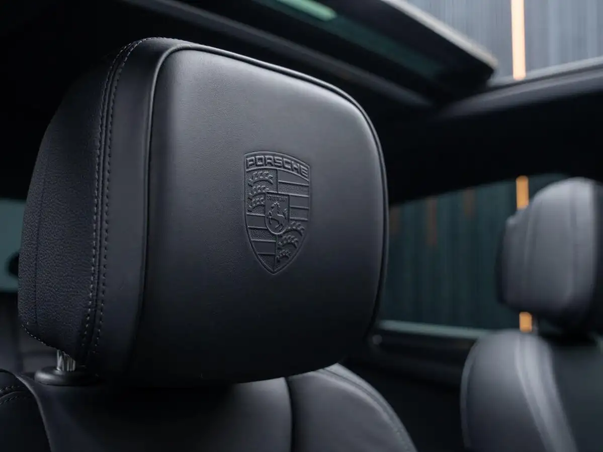 2022-porsche-macan-20-big-37