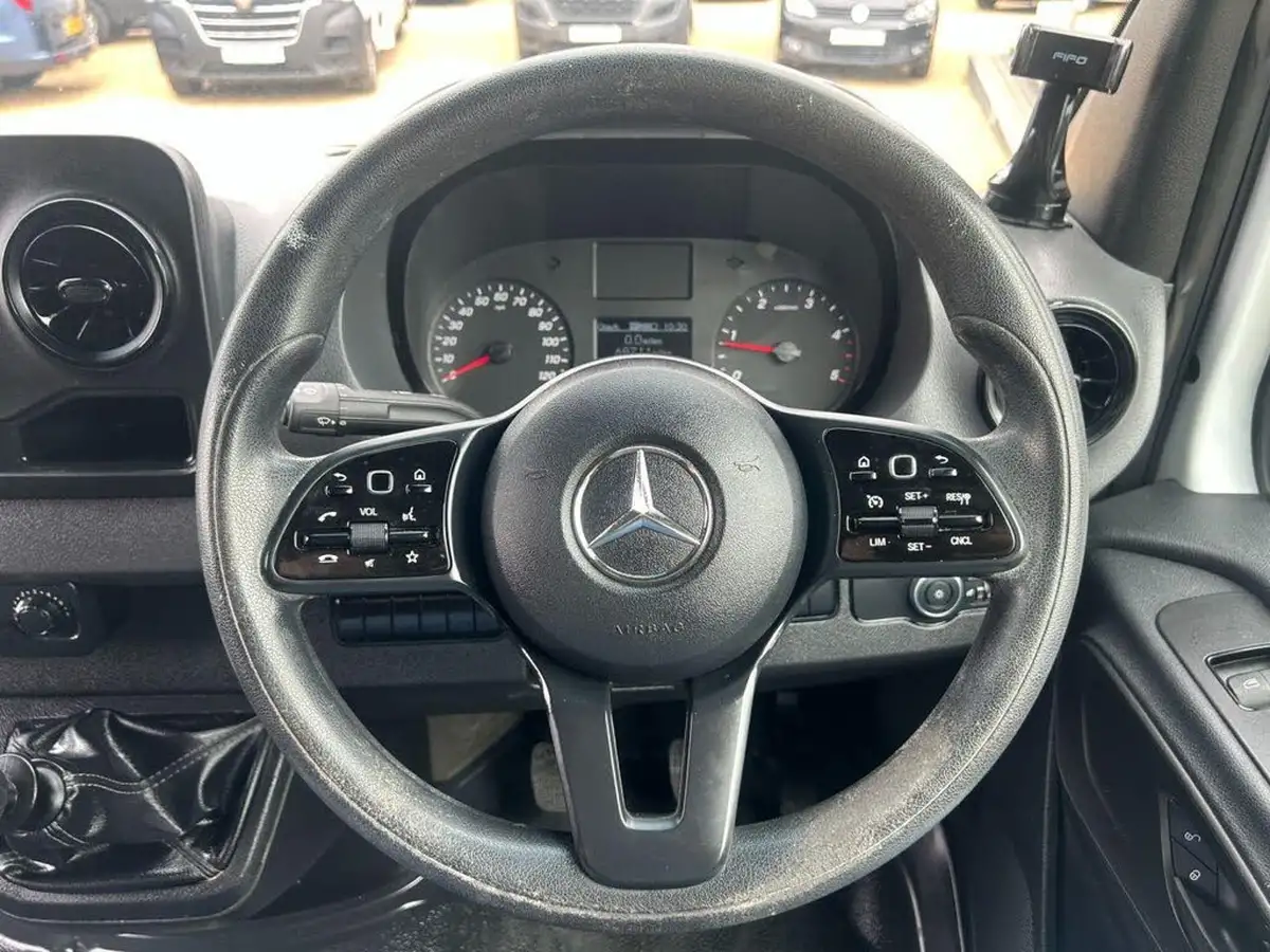 2020-mercedes-benz-sprinter-20cdi-315-l1h1-progressive-big-7