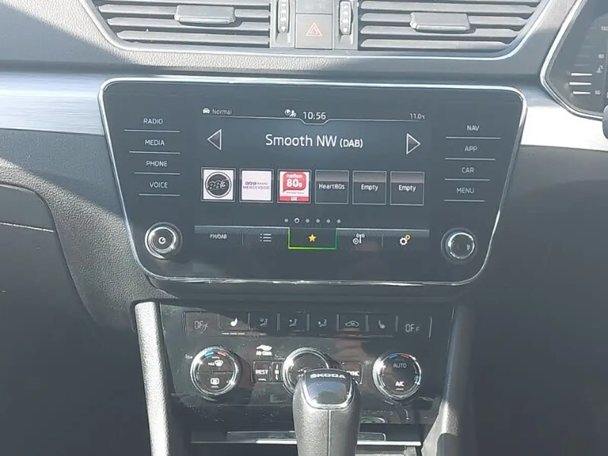 2023-skoda-superb-20tdi-se-technology-estate-dsg-big-9