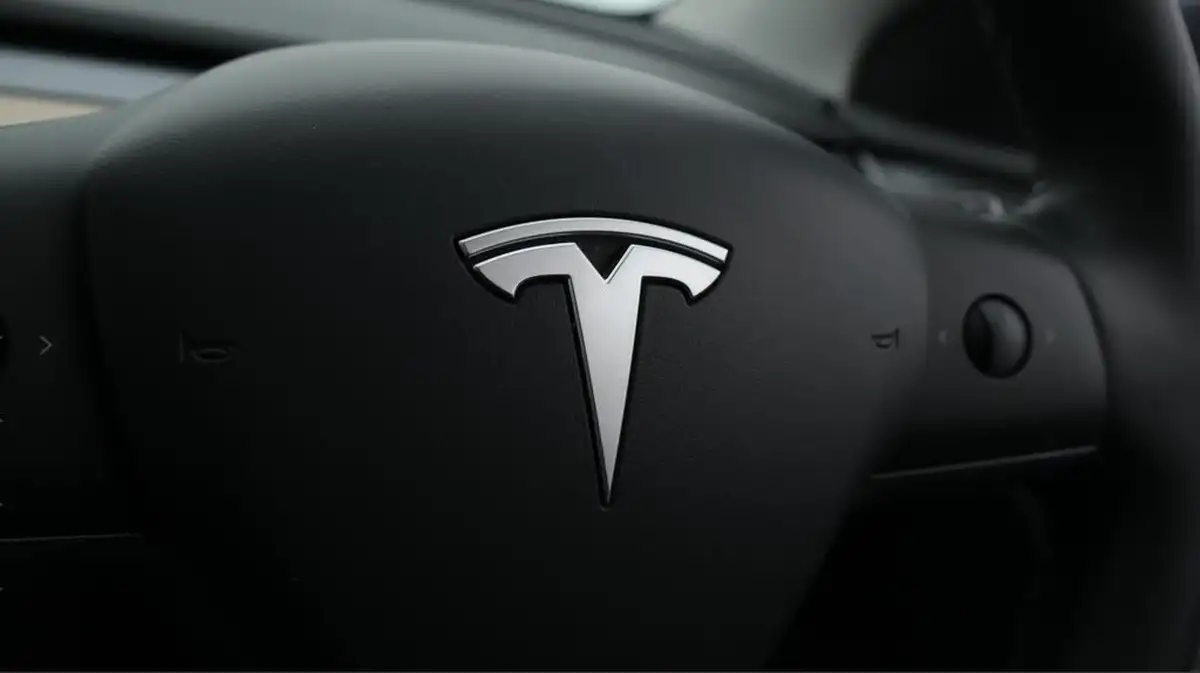2022-tesla-model-y-e-long-range-big-24