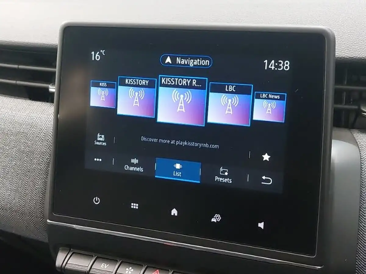 2024-renault-clio-16-techno-big-13