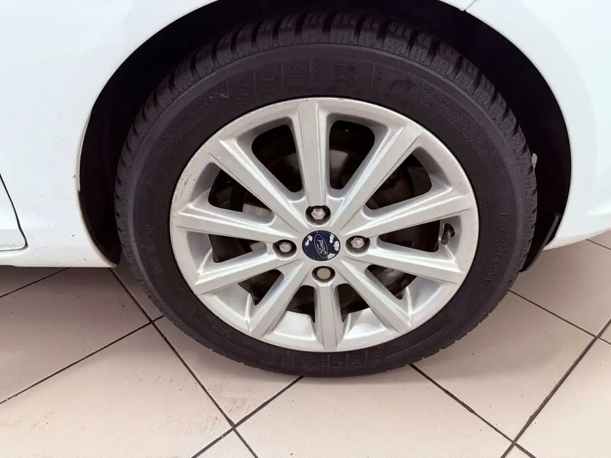 2015-ford-fiesta-10t-titanium-100ps-ecoboost-ss-5d-big-23