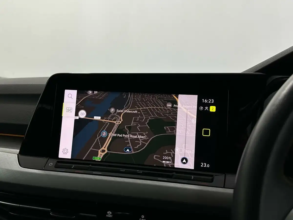 2022-volkswagen-golf-15-tsi-life-150ps-hatchback-big-22