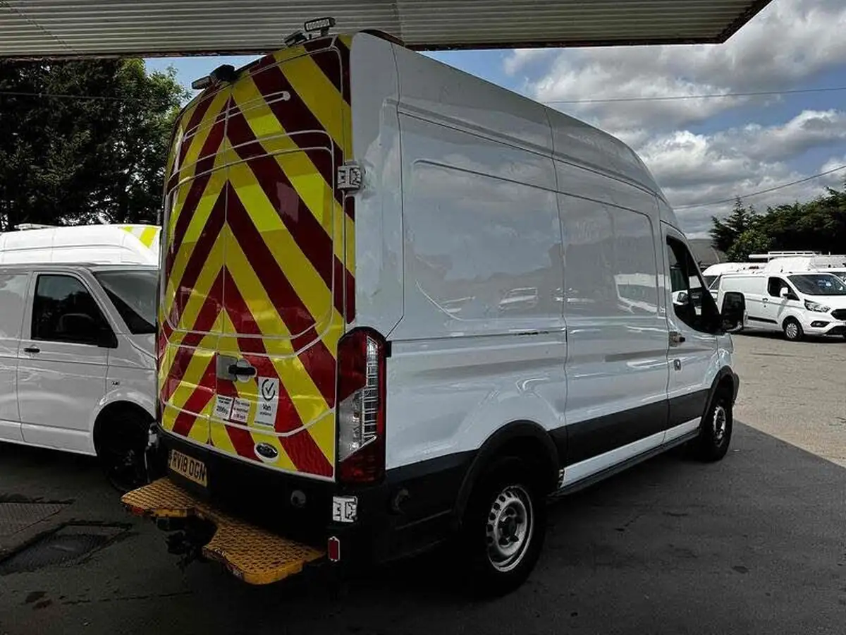 2018-ford-transit-20tdci-350-l2h3-170pseu6-rwd-panel-van-big-8