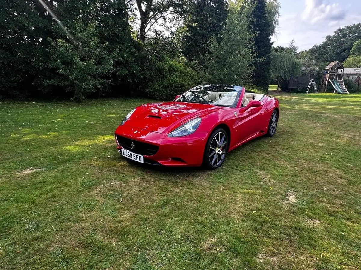 2010-ferrari-california-43-big-25