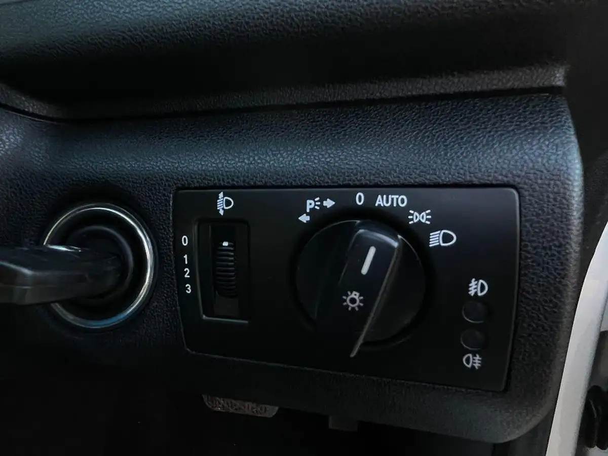 2011-mercedes-benz-a-class-15-a160-avantgarde-se-95bhp-5d-cvt-big-74