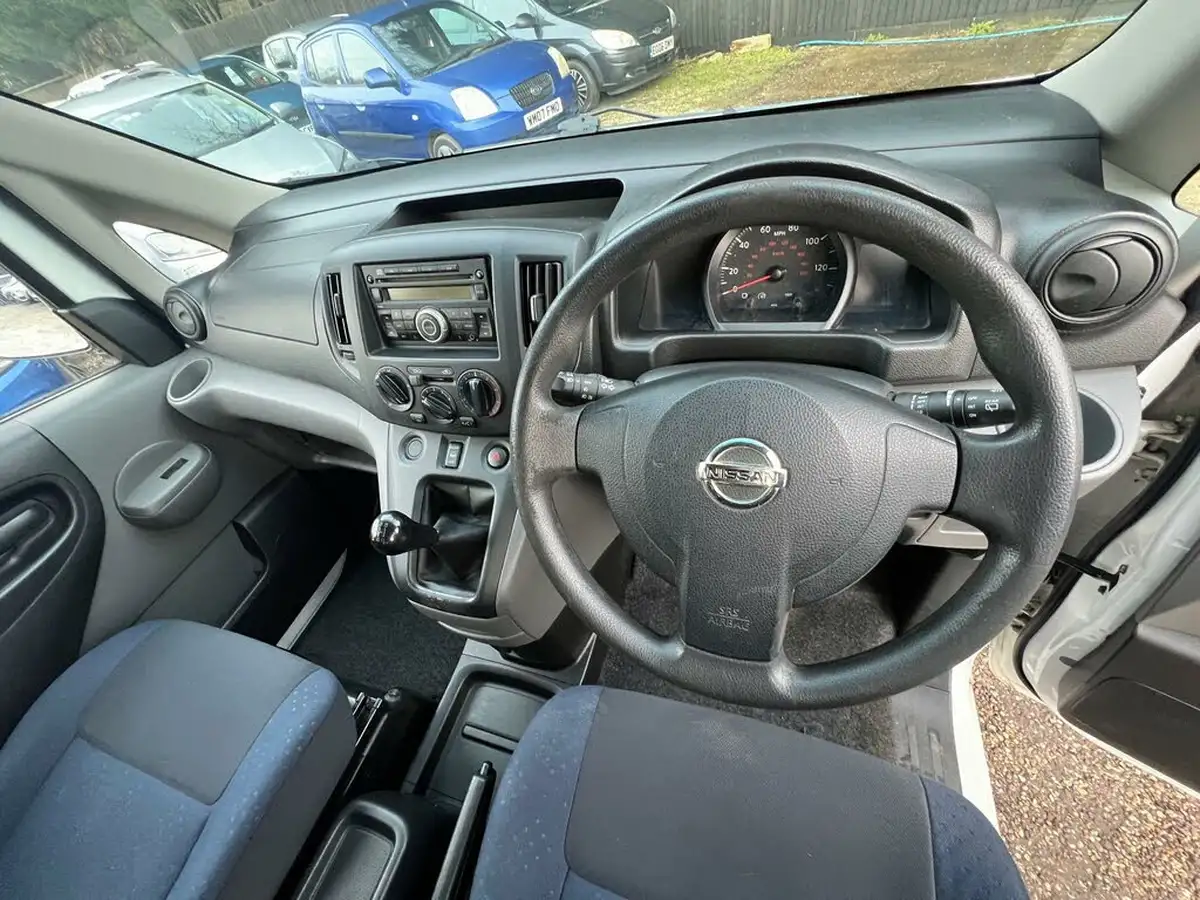 2011-nissan-nv200-15td-se-85bhpeuro-5-combi-5seater-big-2