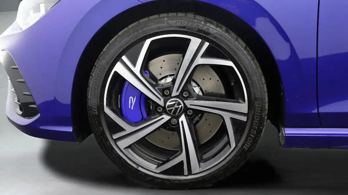 2023-volkswagen-golf-20-tsi-r-320ps-hatchback-big-18