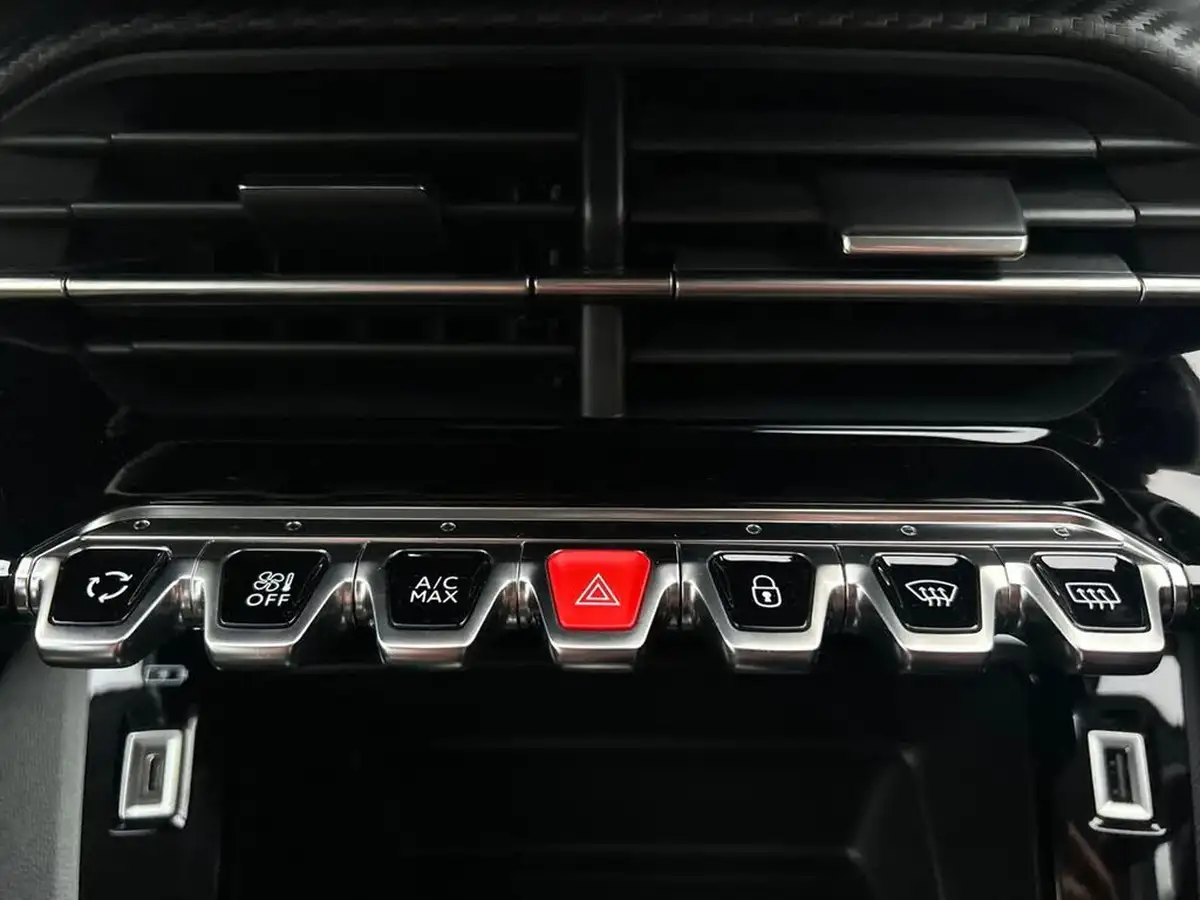 2022-peugeot-208-12-puretech-active-premium-100bhp-eat8-big-13
