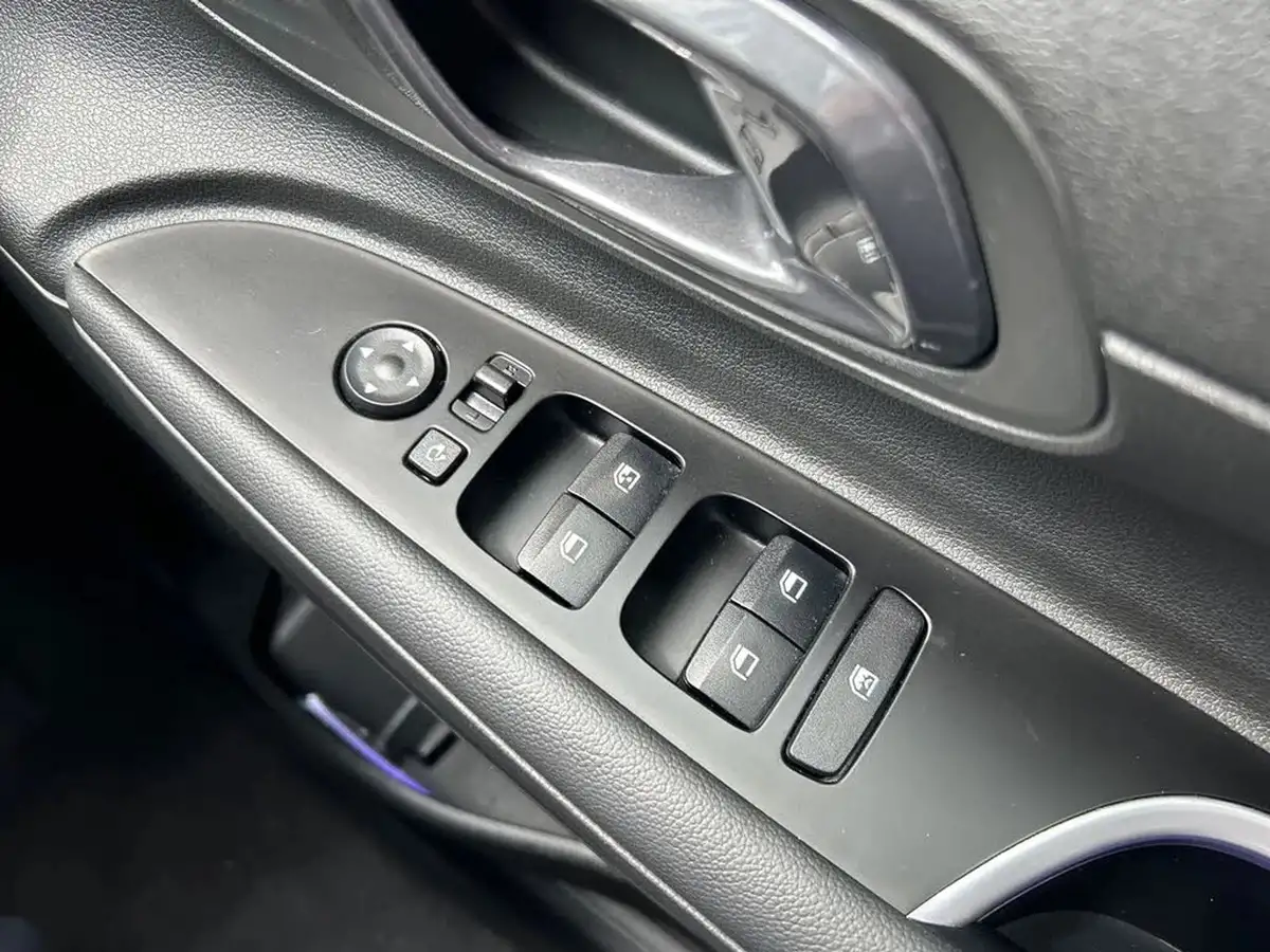 2024-hyundai-bayon-10-t-gdi-premium-100ps-two-tone-roof-big-19