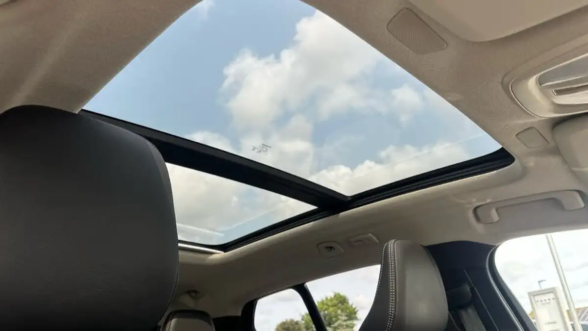 2024-volvo-xc40-20-b4-ultra-bright-big-40