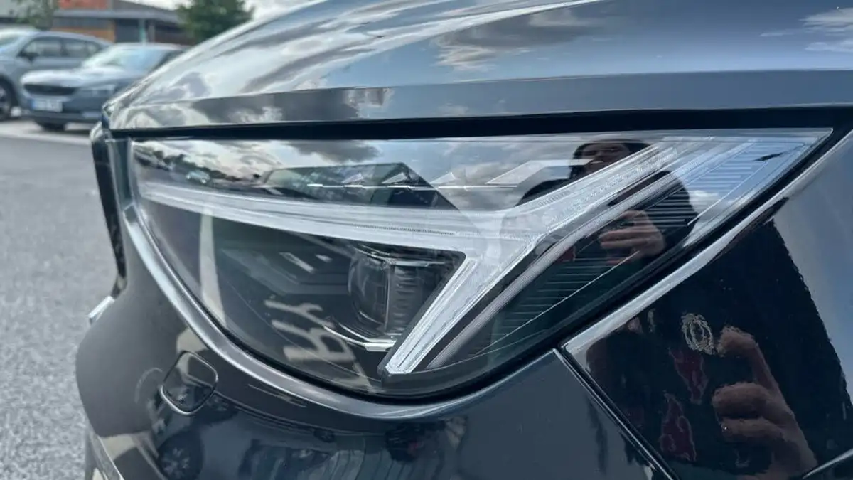 2024-volvo-xc40-20-b4-ultra-bright-big-16