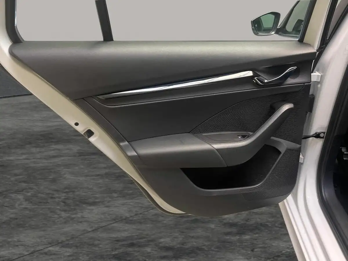 2021-skoda-octavia-14-tsi-se-technology-estate-big-33