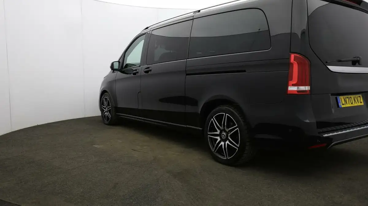 2020-mercedes-benz-v-class-20d-v300d-amg-line-extra-long-big-57