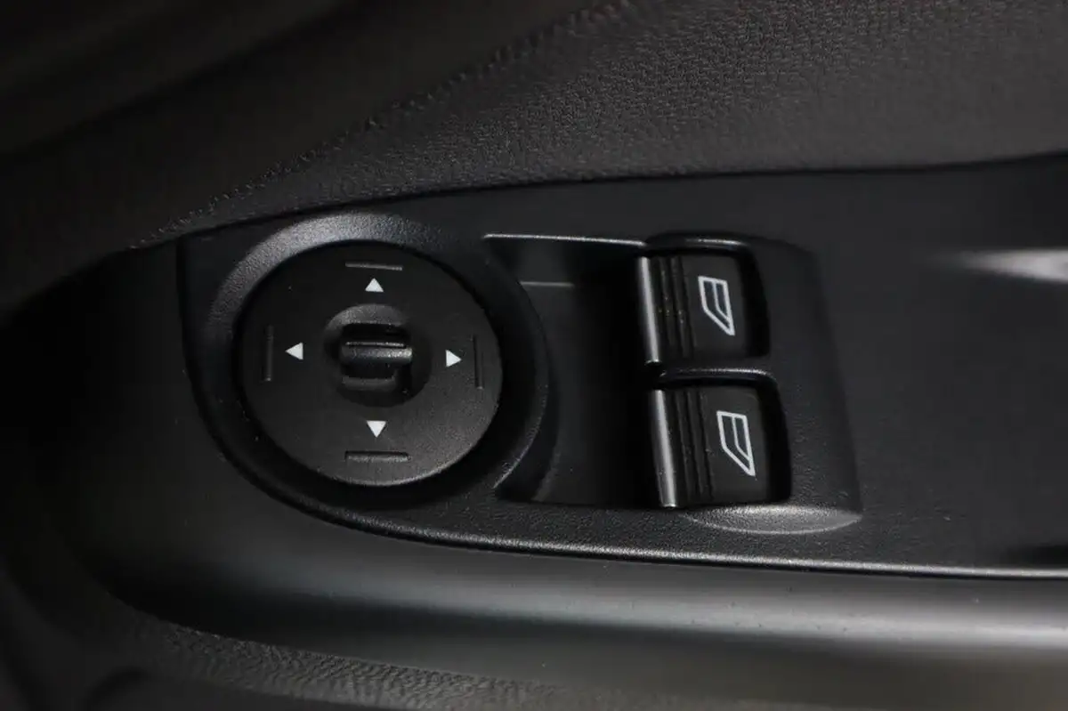 2017-ford-fiesta-10t-st-line-100ps-5d-big-26