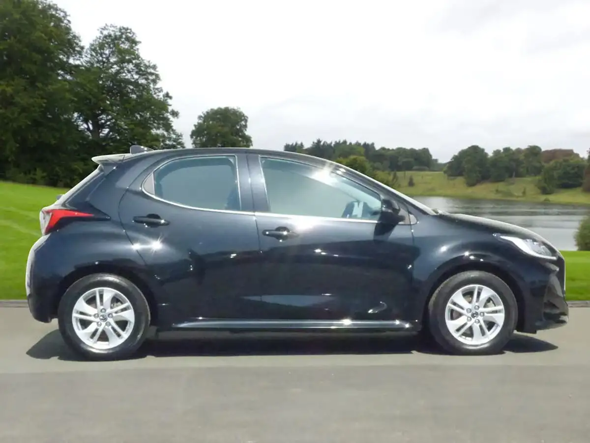 2022-mazda-mazda2-15-agile-big-1