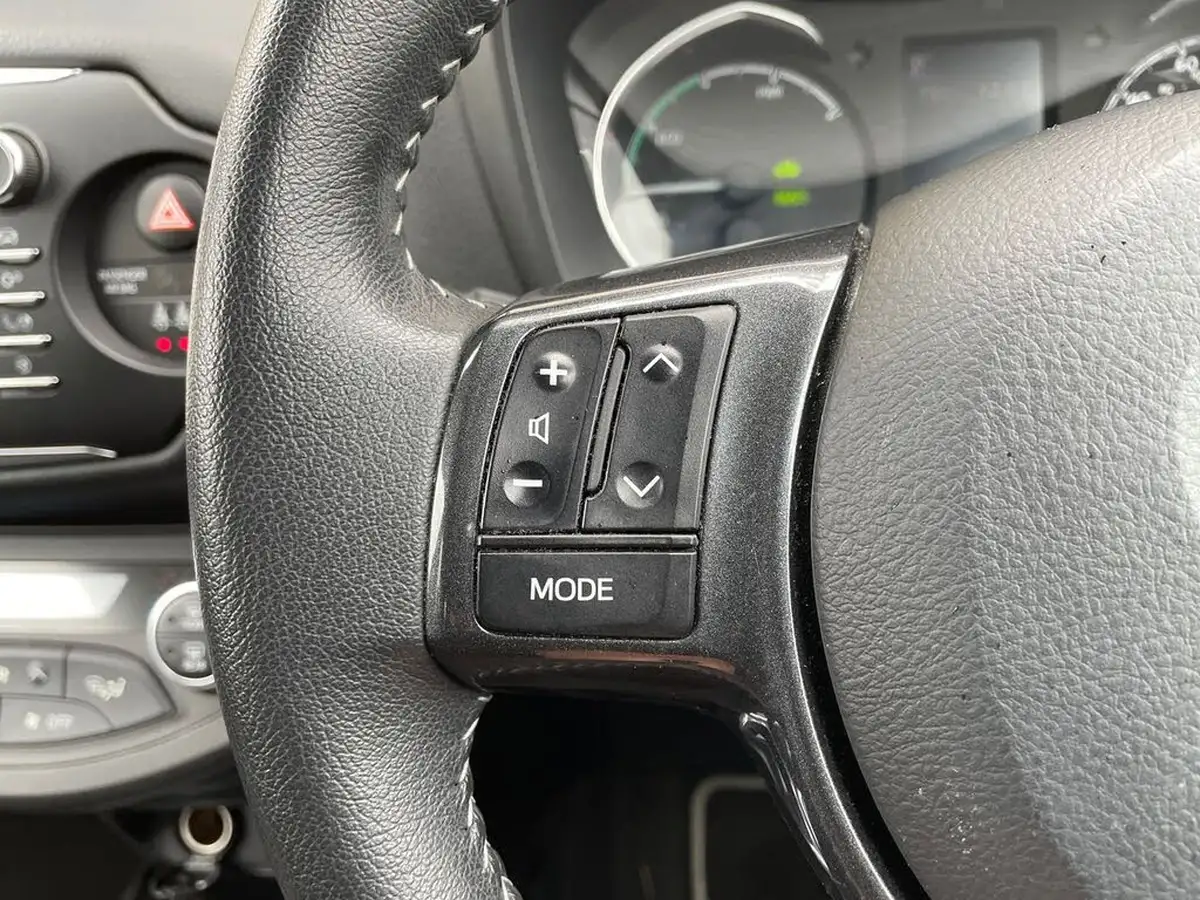 2019-toyota-yaris-15-vvt-i-y20-98bhp-hybrid-1497cc-e-cvt-big-15