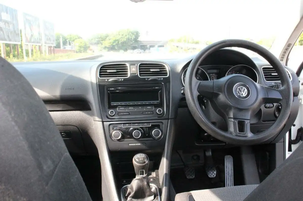 2012-volkswagen-golf-16td-blue-motion-se-big-19