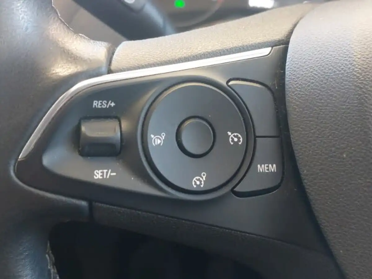 2019-vauxhall-grandland-x-12-se-ss-big-16