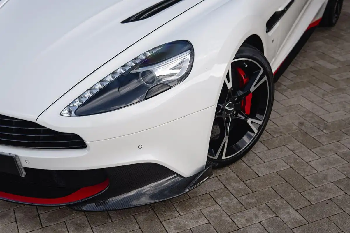 2017-aston-martin-vanquish-59-zagato-big-8