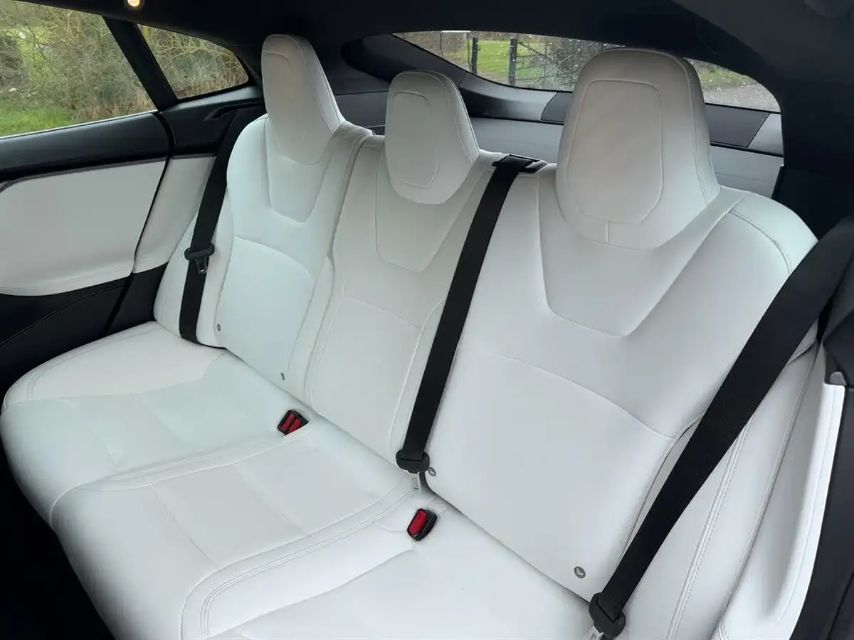 2019-tesla-model-s-e-long-range-big-18