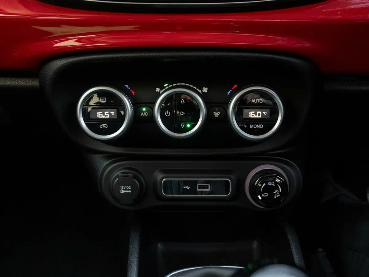 2018-fiat-500l-14-cross-big-26