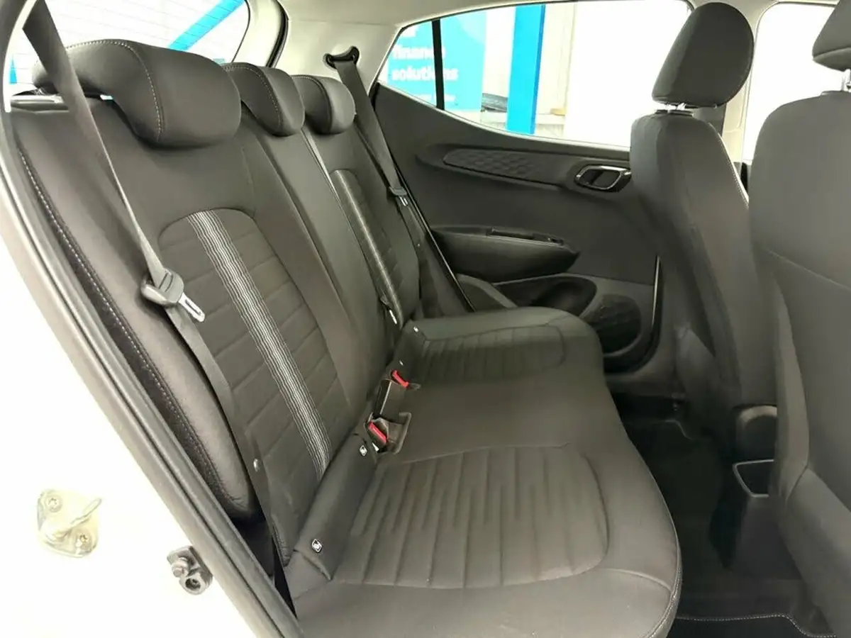 2020-hyundai-i10-12-se-connect-auto-big-29