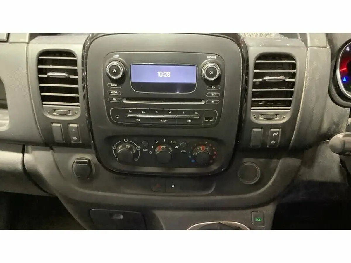 2017-vauxhall-vivaro-16cdti-sportive-2900-l2h1-120pseu6-panel-big-5