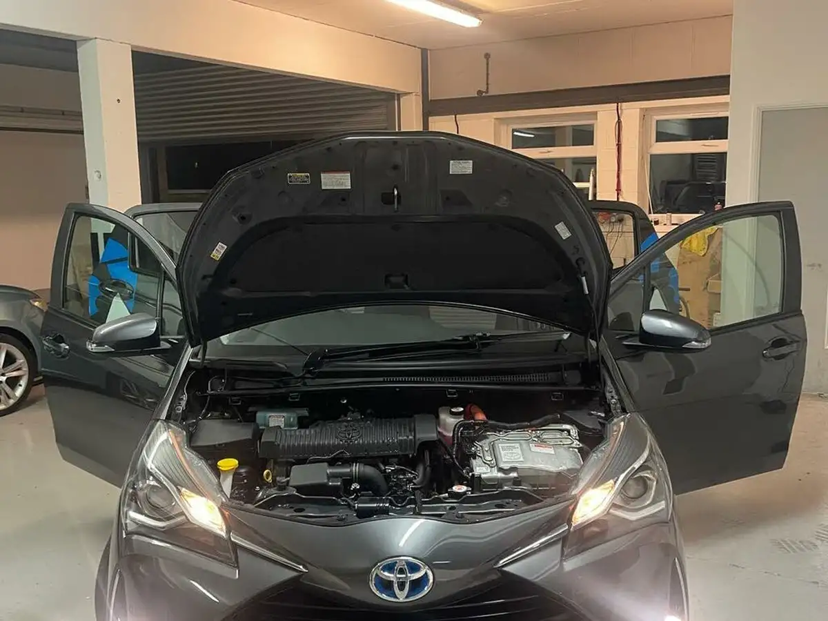 2019-toyota-yaris-15-vvt-i-icon-tech-98bhp-hybrid-1497cc-e-cvt-big-14