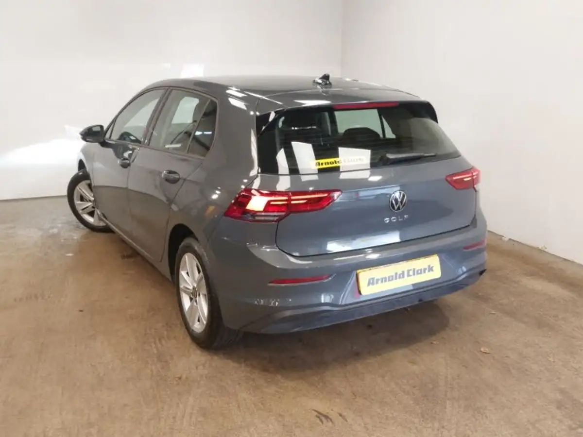 2024-volkswagen-golf-10-tsi-life-hatchback-big-1