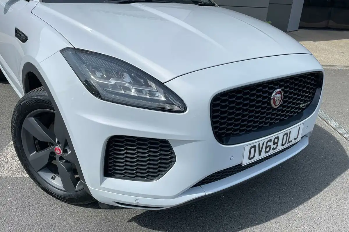 2019-jaguar-e-pace-20-i4d-chequered-flag-150ps-big-13