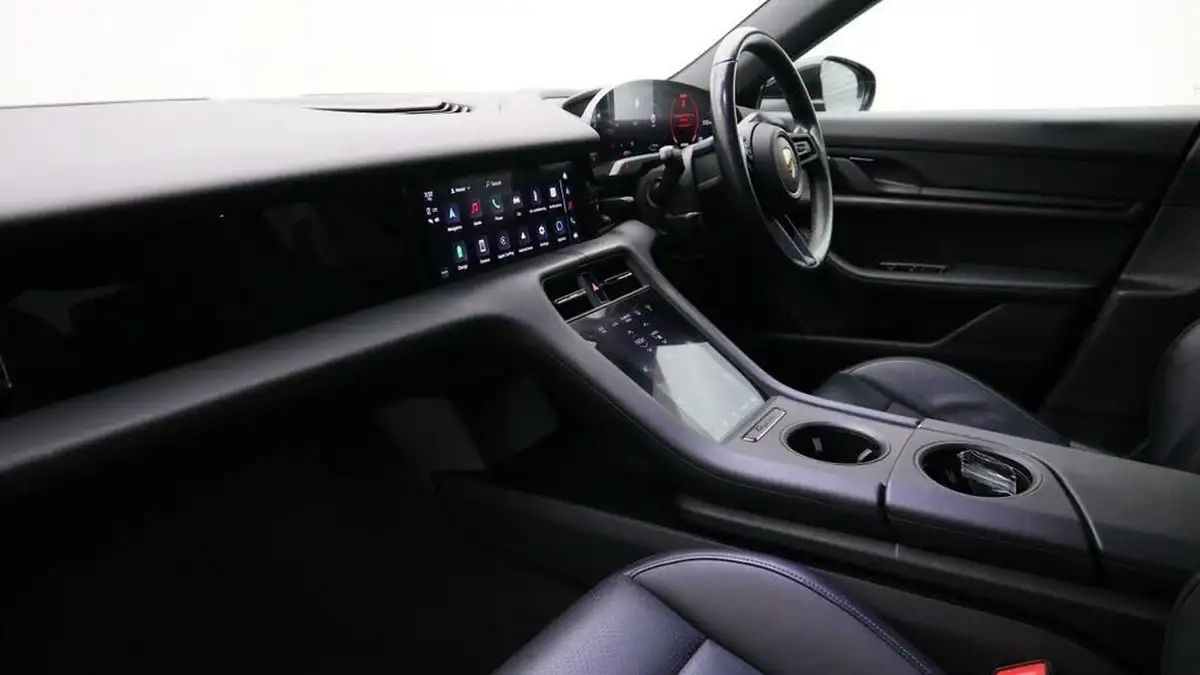 2021-porsche-taycan-e-4s-530ps-big-3
