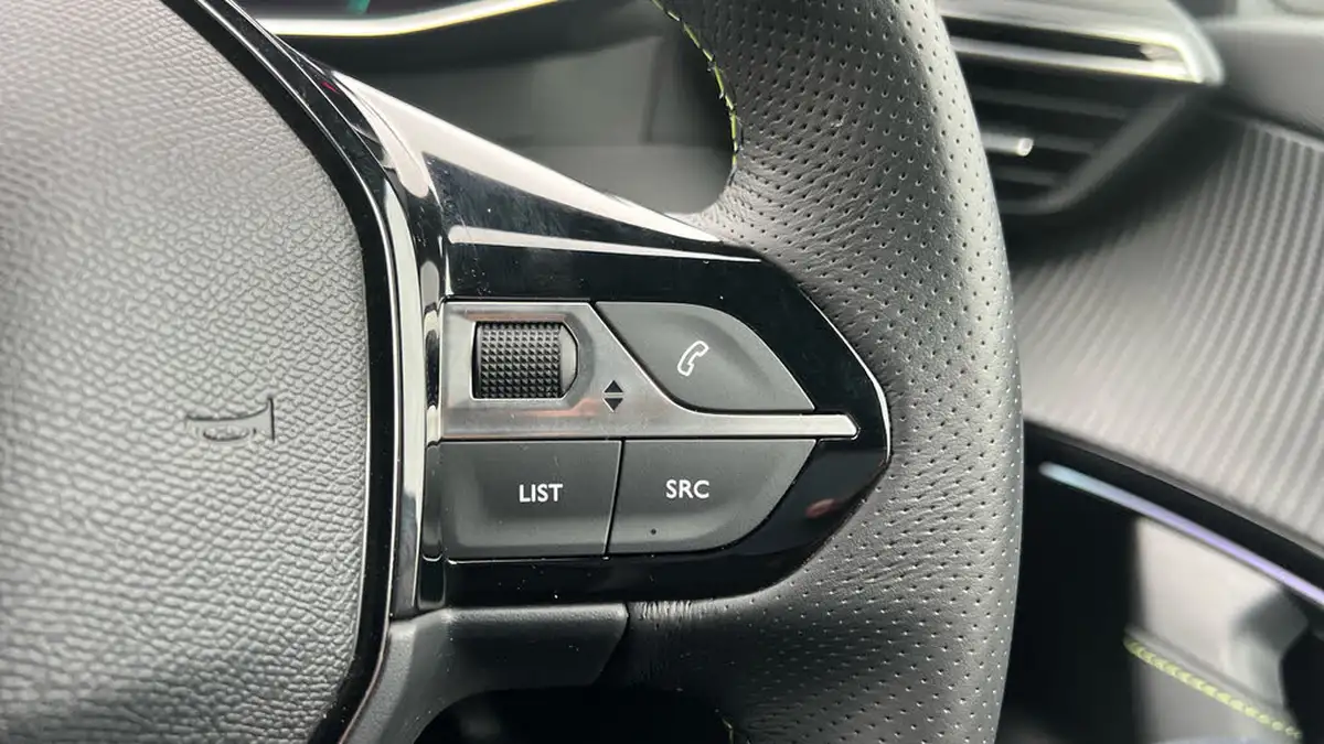 2024-peugeot-2008-suv-e-gt-136ps-50kwh-big-23