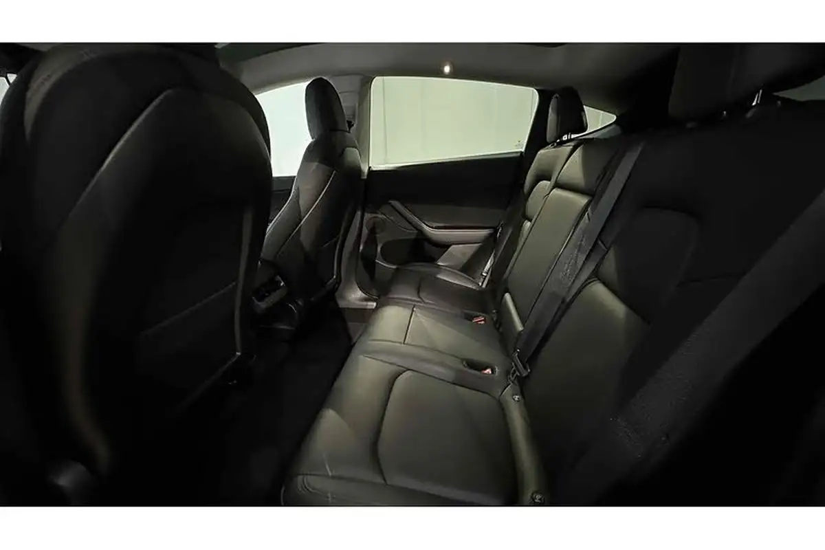 2022-tesla-model-y-e-long-range-big-18