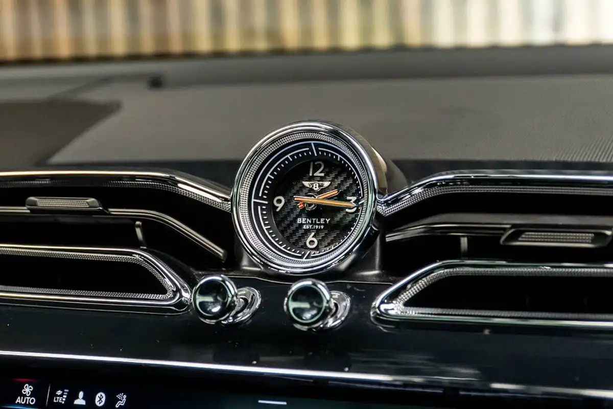 2021-bentley-bentayga-40-v8-big-36