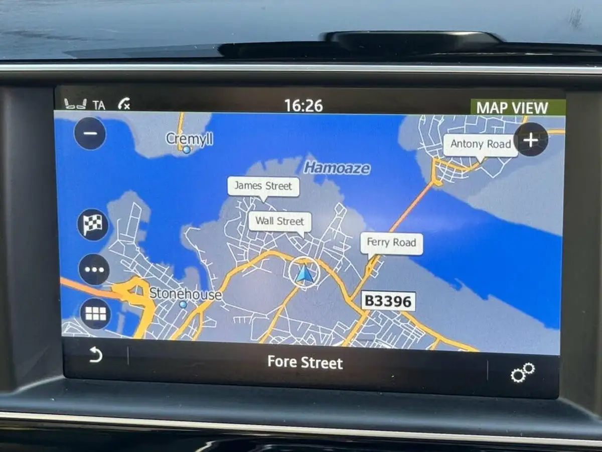 2015-jaguar-xe-20-prestige-big-7