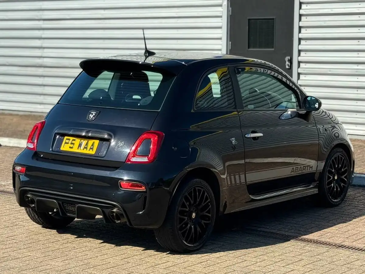 2017-abarth-595-14-tjet-big-10
