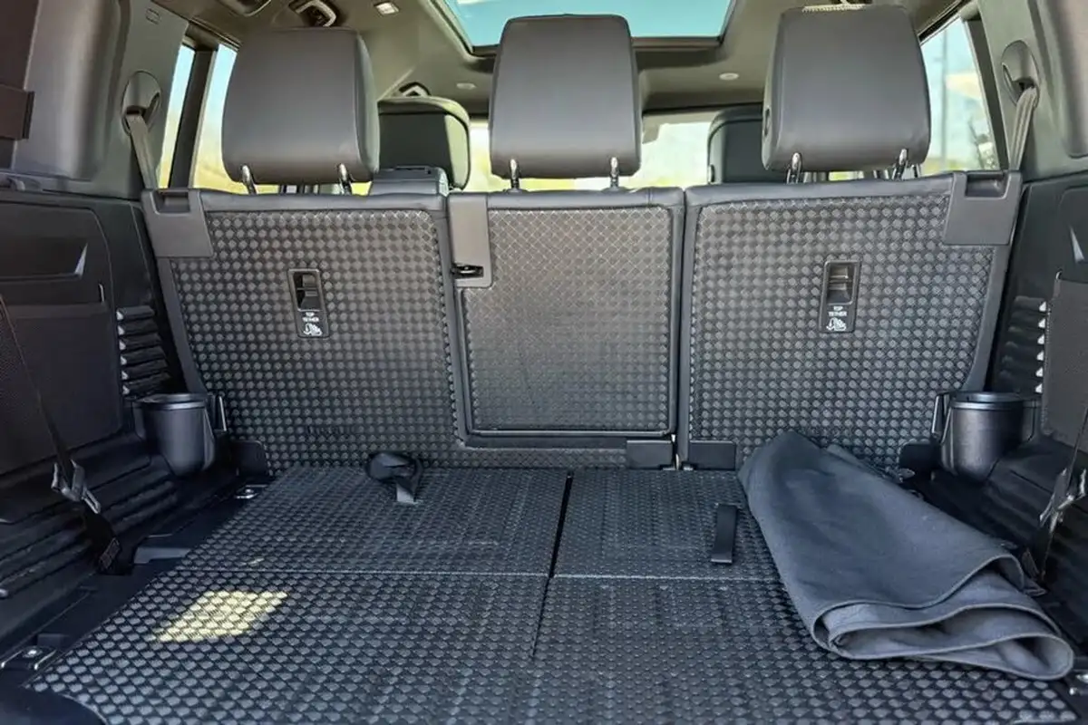 2024-land-rover-110-defender-30-d300-x-dynamic-hse-big-10