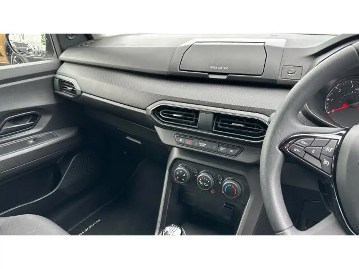 2022-dacia-sandero-big-13