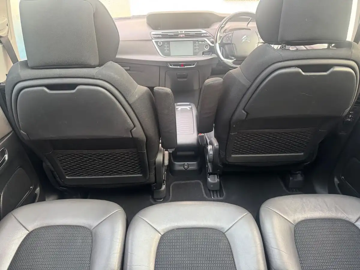 2016-citroen-c4-picasso-16bluehdi-flair-eat6-big-28