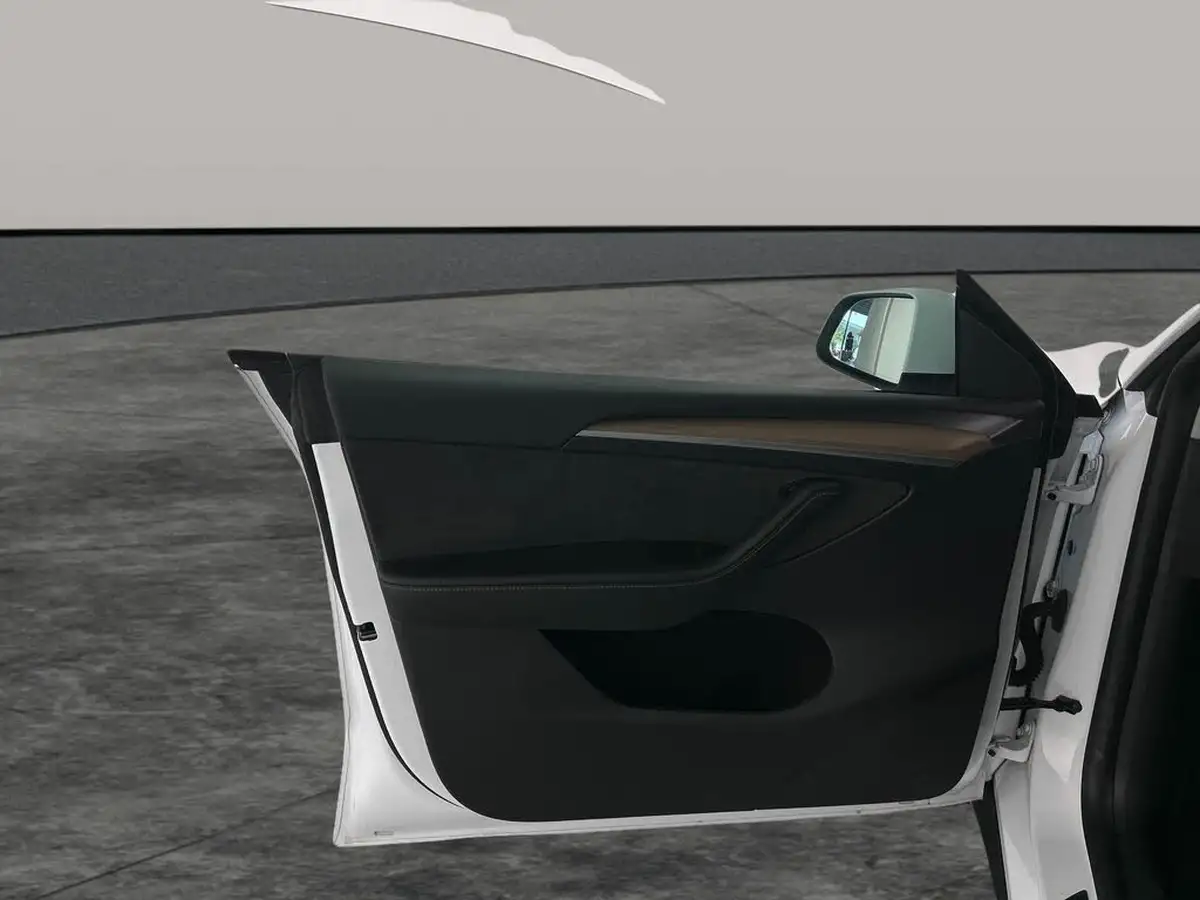 2022-tesla-model-y-e-long-range-big-17