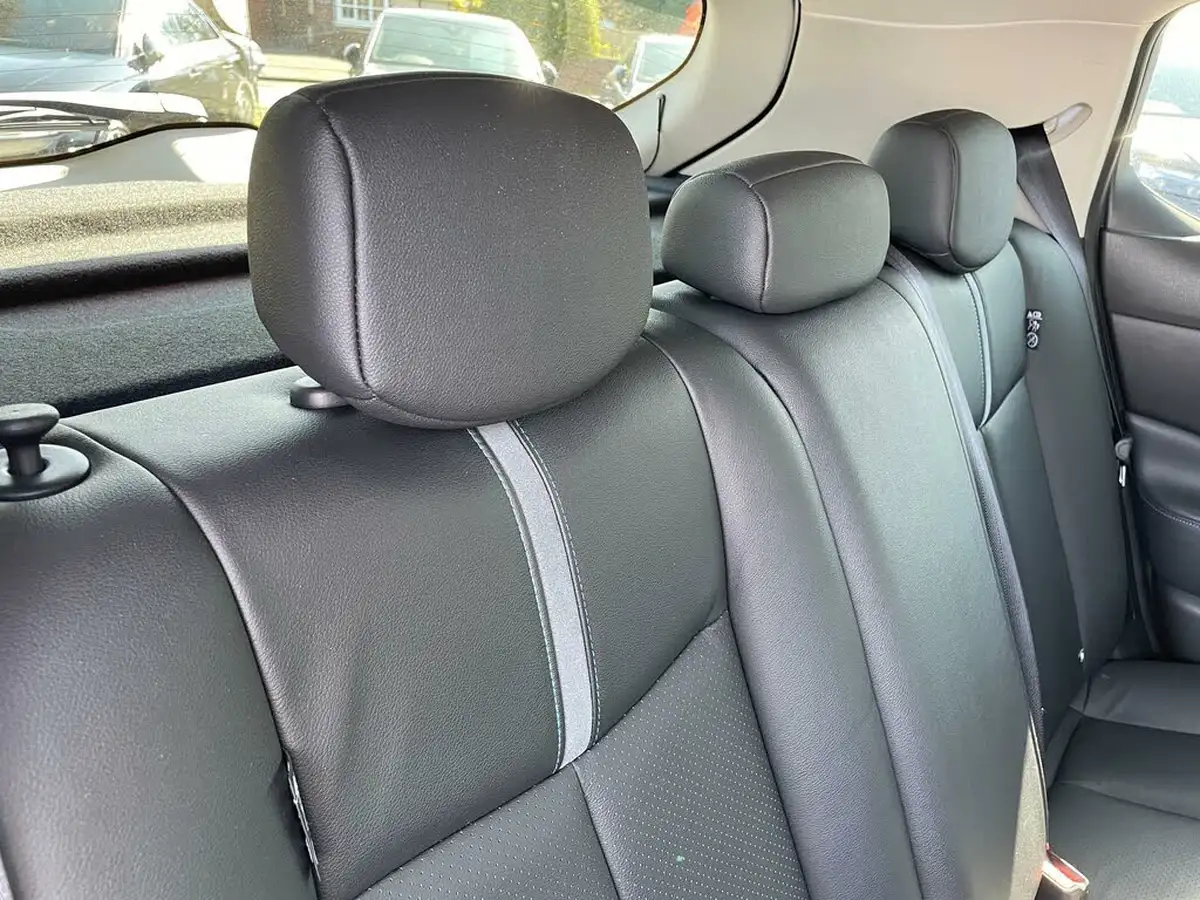2021-nissan-leaf-e-tekna-big-30