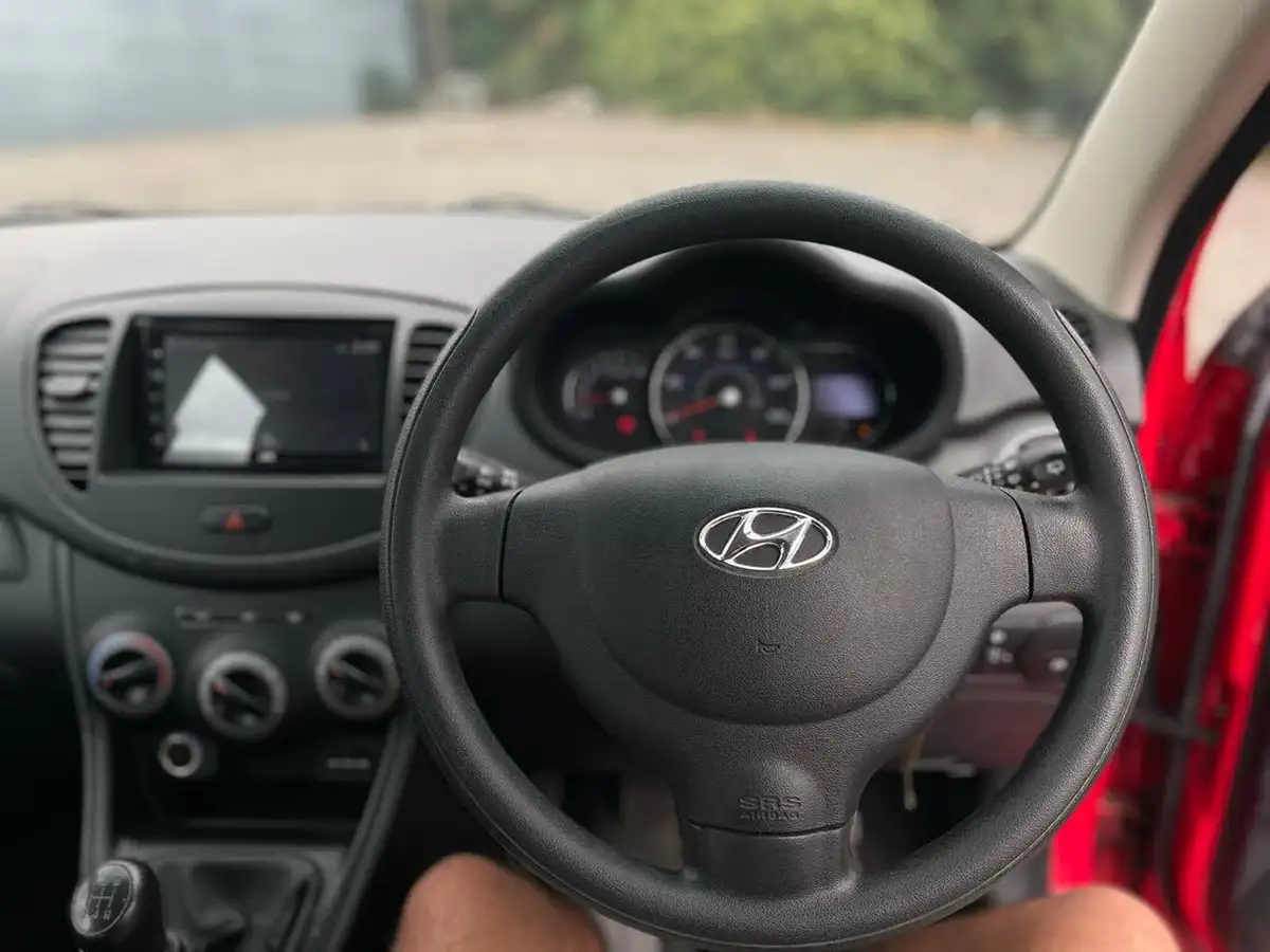 2013-hyundai-i10-12-classic-big-11